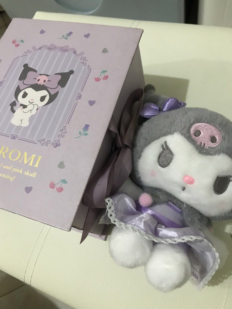 Kuromi Twinkle Bijou (Category: Plushies & Soft Toys) located in Manila. Submitted by hearthearty (Listing ID 1462182807, Image 3). Description: Selling as is No necklace & No ribbon included Box with damage at the corner Plush condition 10/10 - Dressed in a cute purple dress - Comes with its original - Soft, grey plush with charming purple bows - A must-have for any Sanrio enthusiast - Makes a fantastic gift idea.