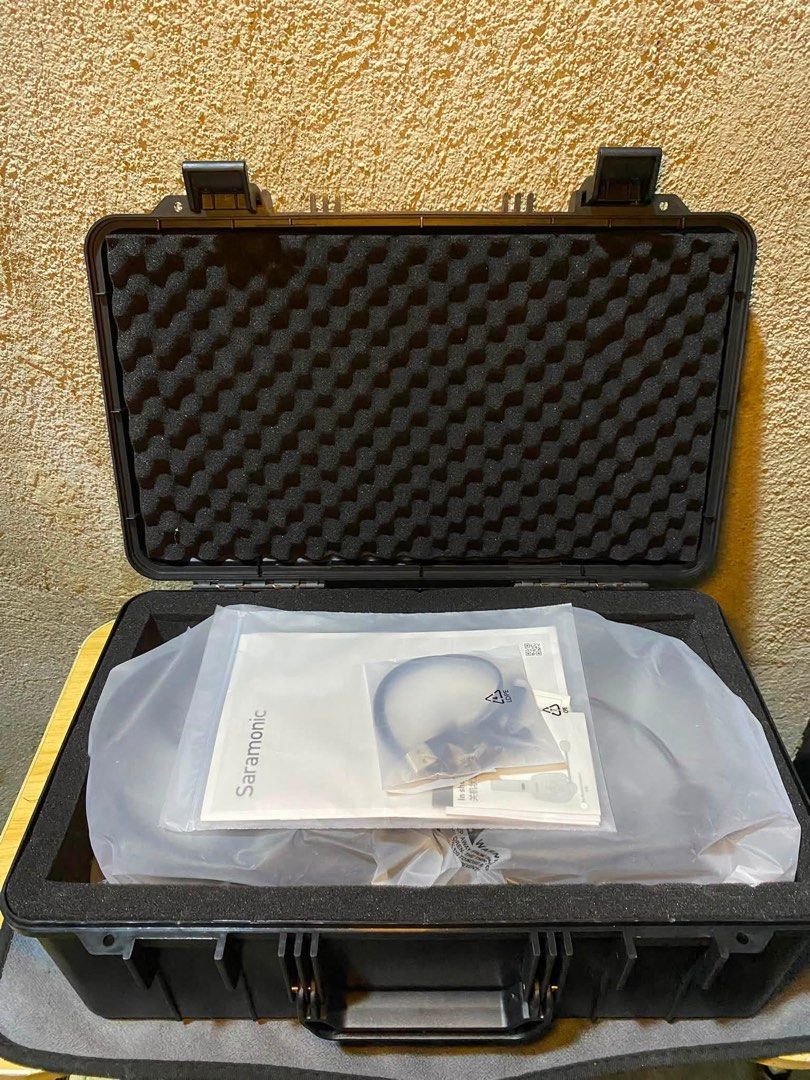 Saramonic Wireless Microphone System with Case (Category: Microphones) located in Manila. Submitted by grandearth.7ebba2 (Listing ID 1462077597, Image 3). Description: 🎧 SARAMONIC WITALK WT3D-US WIRELESS INTERCOM SYSTEM A professional 3-person full-duplex wireless communication system — perfect for production teams, events, photography, videography, and more! SPECS 👥 3-Person Communication 📡 1.9GHz Wireless System 📏 Up to 400M / 1,312FT Range