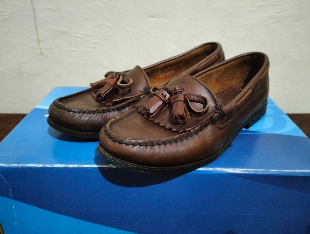 Sebago Brown Leather Tassel Flats (Category: Loafers) located in Cabanatuan. Submitted by jbdg_2018 (Listing ID 1462176840, Image 1). Description: CROSSPOSTED wts lfb ph Sebago Brown Leather Tassel Flats - Size: US 6 - Color: Beige - PHP 200 rfs: decluttering MOP: GCash MOD: J&T 📍 Cabanatuan City, Nueva Ecija.