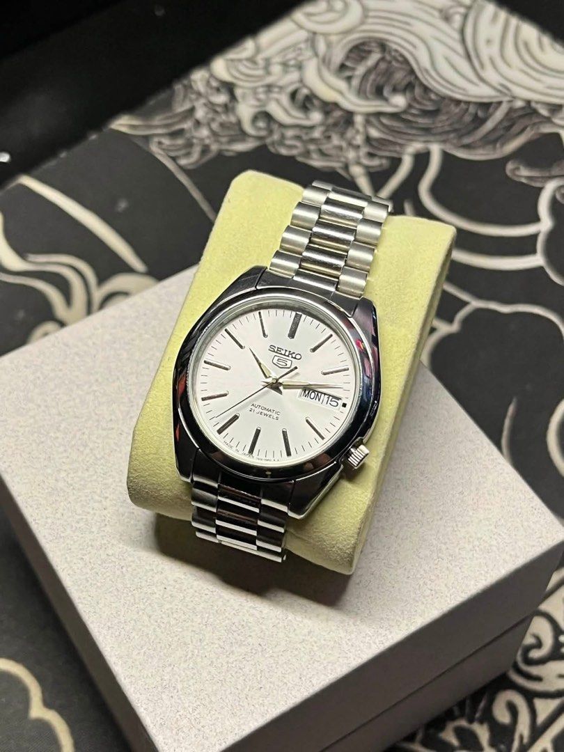 Seiko 5 SNKL41 "Baby SARB" (Category: Men's Watches) located in Quezon City. Submitted by valbuenakyle17 (Listing ID 1462132601, Image 1). Description: - Seiko 5 Automatic Watch - 9.8/10 condition - 38mm - Includes original bracelet, original box, guarantee card, and extra links.