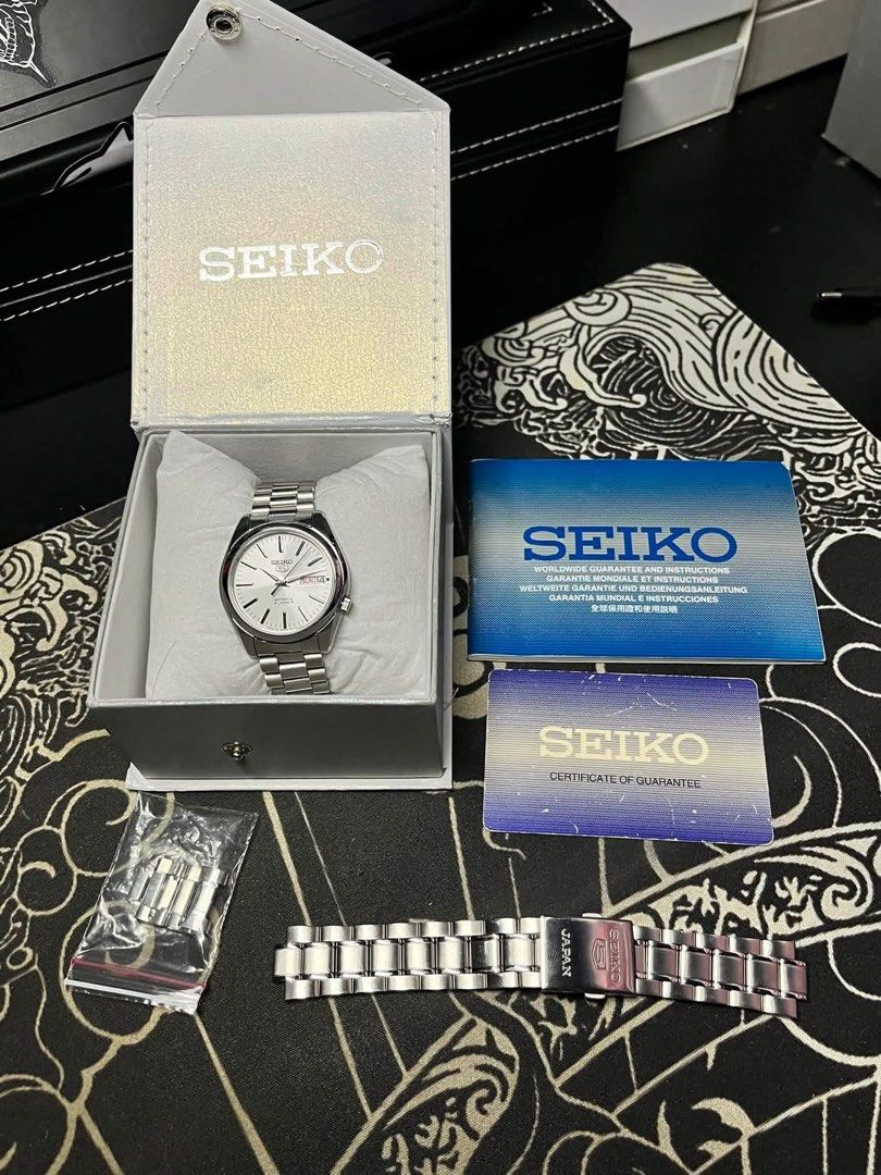 Seiko 5 SNKL41 "Baby SARB" (Category: Men's Watches) located in Quezon City. Submitted by valbuenakyle17 (Listing ID 1462132601, Image 2). Description: - Seiko 5 Automatic Watch - 9.8/10 condition - 38mm - Includes original bracelet, original box, guarantee card, and extra links.