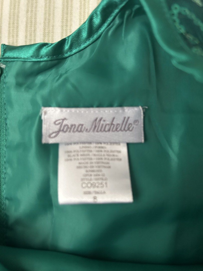 Sequin Dress Emerald Green (Category: Babies & Kids Fashion) located in Quezon City. Submitted by poaimommy (Listing ID 1462037047, Image 2). Description: - Festiveemerald green sequin dress - Brand: Jona Michelle - Sleeveless design - Features a satin sash with a bow at the waist - Sash ties into a bow at the back - Size: 8.