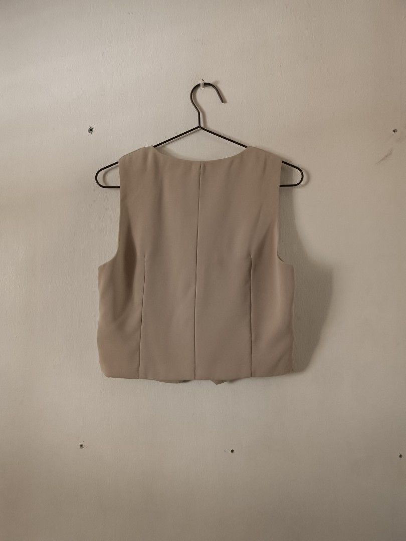 SHEIN Beige Button-Up Sleeveless Vest (Category: Sleeveless) located in Manila. Submitted by shajanina.14 (Listing ID 1462126759, Image 3). Description: SHEIN Preloved As good as new Extra Small- US As per measuring tape, Bust- up to 34 inches Waist- up to 32 inches Length- 18 inches.