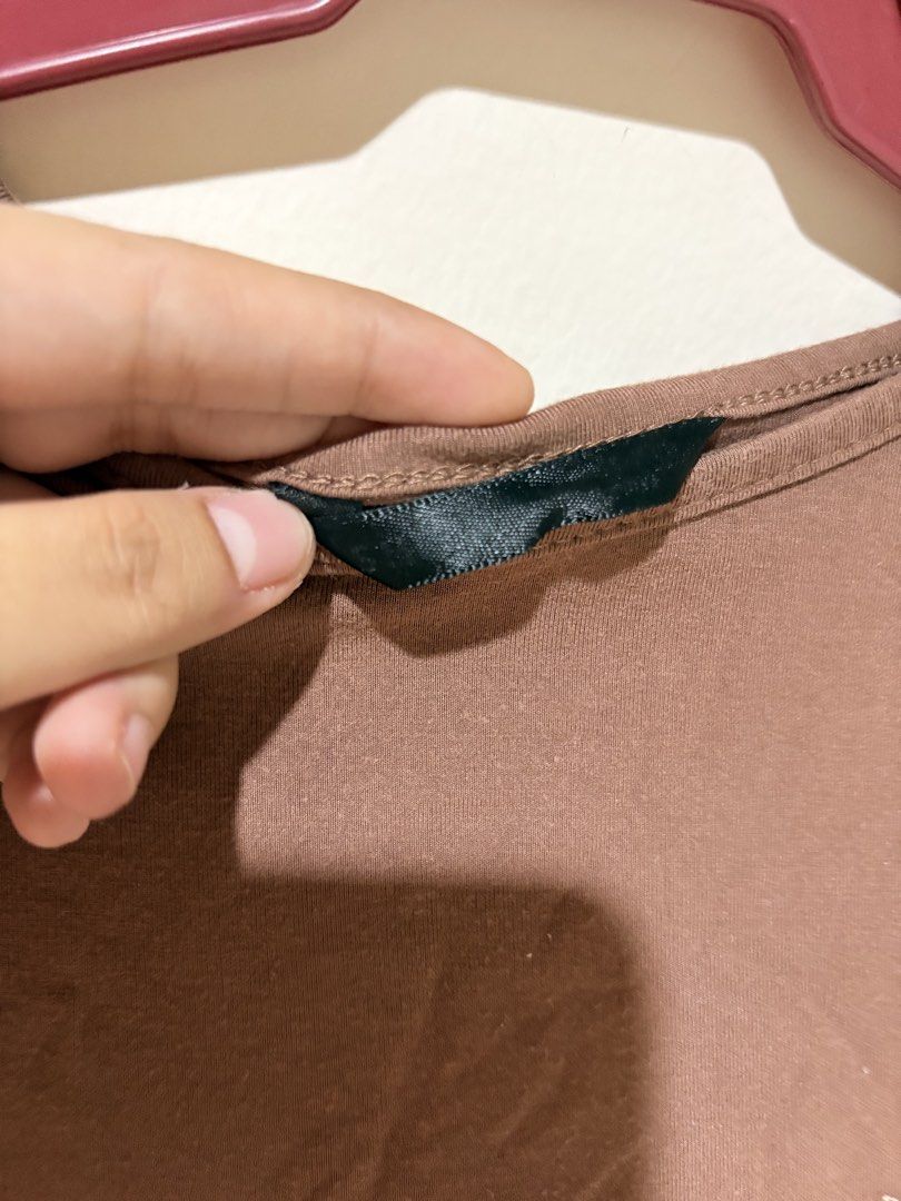 SHEIN Brown Cropped T-shirt (Category: Shirts) located in Manila. Submitted by gabriellea00749 (Listing ID 1462065331, Image 2). Description: - Basic brown cropped t-shirt - Short sleeves - Round neckline - Simple and versatile - Easy to style with anything - Stretchable - Perfect for gym - Great for casual wear - Faded tag - Pm me for measurements .