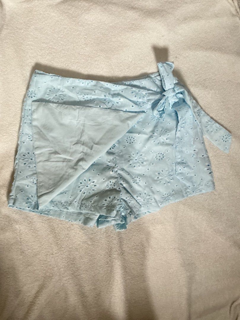 SHEIN SKORT (Category: Other Bottoms) located in Dagupan City. Submitted by trendies_collection (Listing ID 1462069750, Image 2). Description: Brand new with pouch and hang tag Large on tag, 30-31 waistline No issue.