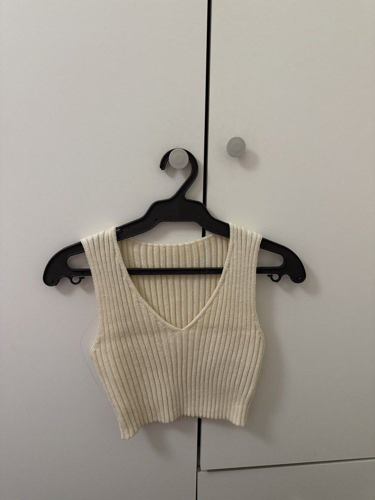 SHEIN top (Category: Sleeveless) located in Pasig City. Submitted by hotstuff__ (Listing ID 1462104433, Image 1). Description: .