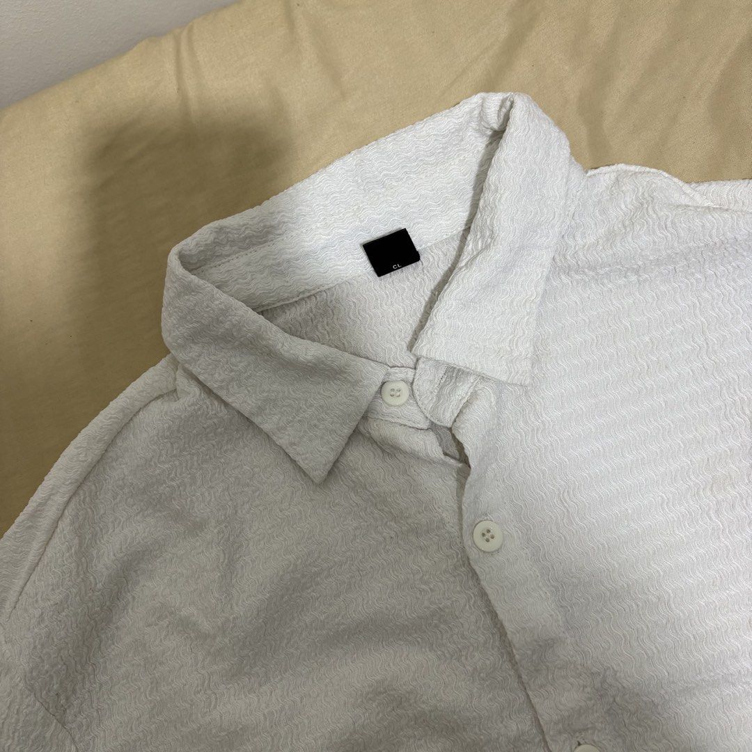 SHEIN White Textured Short Sleeve Button Up Shirt (Category: Formal Shirts) located in Legazpi City. Submitted by panganibancy (Listing ID 1462135698, Image 1). Description: - White short sleeve shirt from SHEIN - Textured fabric all over - Button-up front closure - Size S - Versatile for casual wear or layering - Easy to style with any outfit WxH: 20x27.