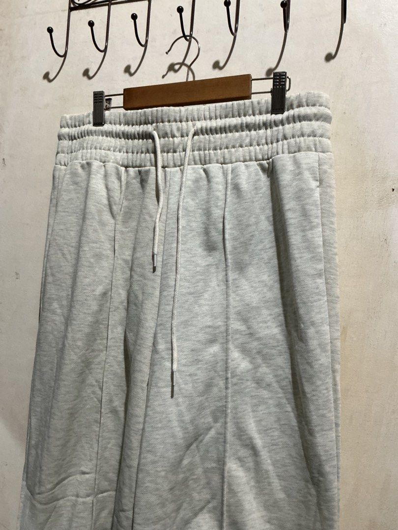 SHEIN WIDELEG SWEAT PANTS (Category: Other Bottoms) located in Dagupan City. Submitted by trendies_collection (Listing ID 1462122905, Image 3). Description: Brand new with pouch Large on tag See 4th slide andun po issue.