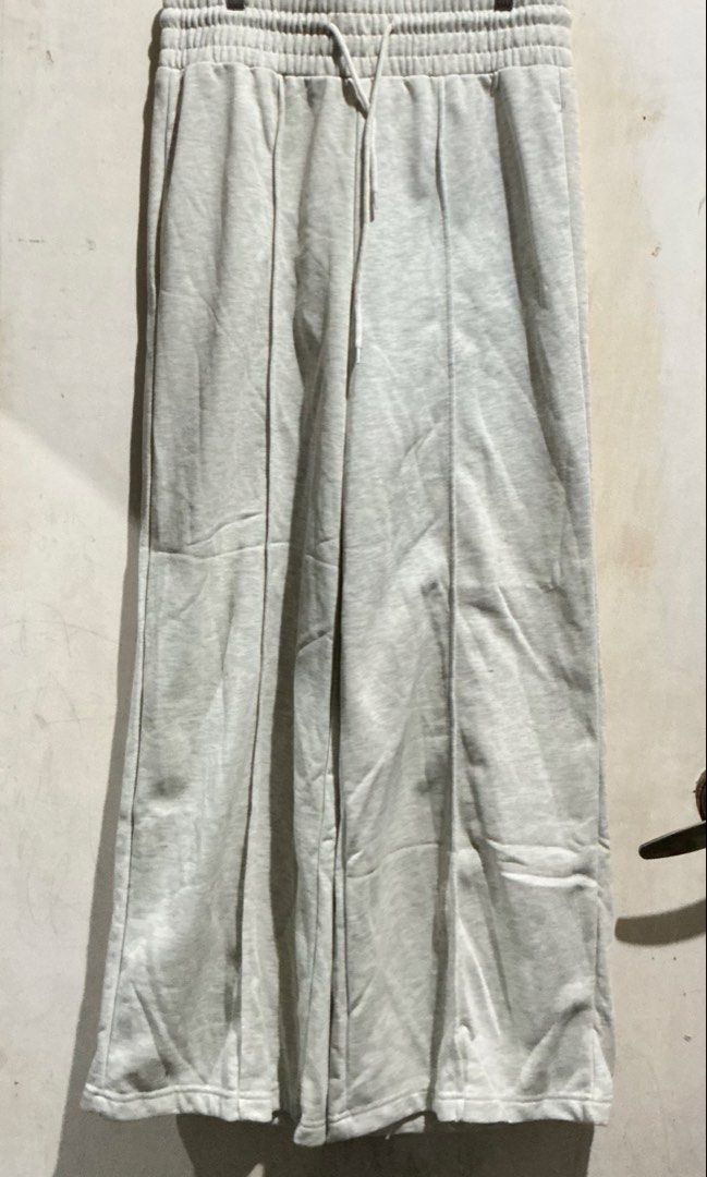 SHEIN WIDELEG SWEAT PANTS (Category: Other Bottoms) located in Dagupan City. Submitted by trendies_collection (Listing ID 1462122905, Image 2). Description: Brand new with pouch Large on tag See 4th slide andun po issue.
