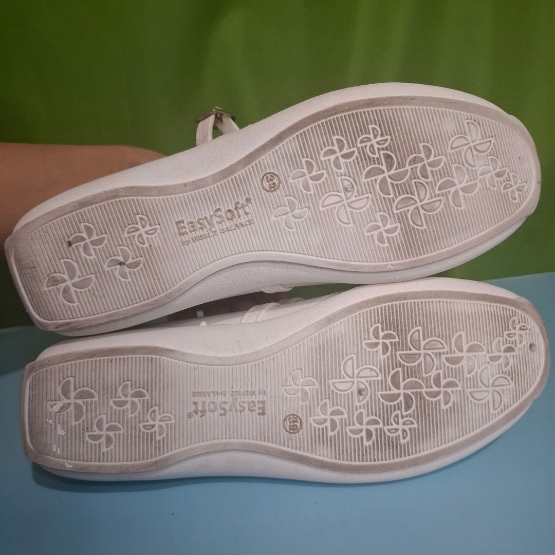 Shoes (Category: Flats & Sandals) located in Adams. Submitted by frog_and_clover (Listing ID 1462243391, Image 3). Description: EasySoft Claire ballet flat nursing shoes. worn once during pinning and capping. doest really fit me that well. what you see is what you get..