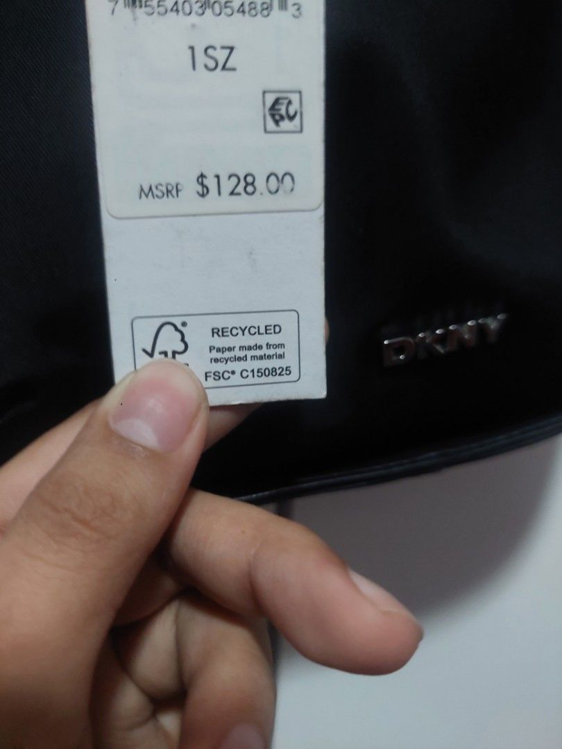 Shoulder bag/ Hobo bag/ Kili bag (Category: Shoulder Bags) located in Valenzuela. Submitted by joliyanaa (Listing ID 1462185031, Image 3). Description: - Brand: DKNY - Style: Shoulder Bag / Hobo Bag / Kili Bag - Color: Black - Condition: Well used with tag - Material: Quality fabric - Features: Versatile design, authentic branding - Location: Valenzuela City.