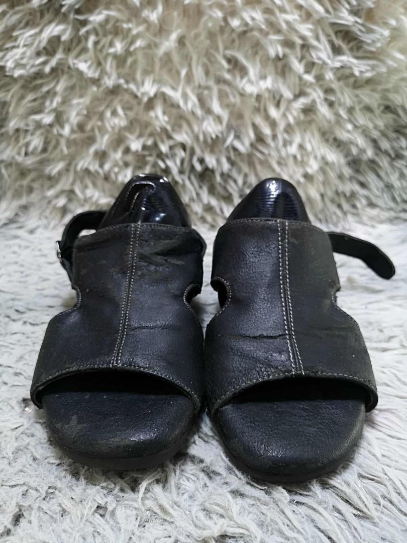 Side Cutouts Black Open Toe Slingback Sandals (Category: Sandals) located in Santa Cruz. Submitted by jmy_surplus.2 (Listing ID 1462095280, Image 2). Description: Size ; 23cm Color ; Black Type ; Sandals Brand ; No brand Material ; Leather Style ; Black leather Sandlas LR 170 JMY 4 Batch #220.