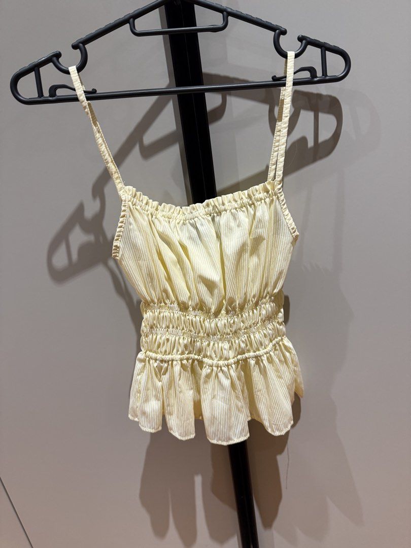 Sleeveless peplum top (Category: Sleeveless) located in Makati City. Submitted by josbd (Listing ID 1462187161, Image 1). Description: Stretchy back RFS: decluttering.