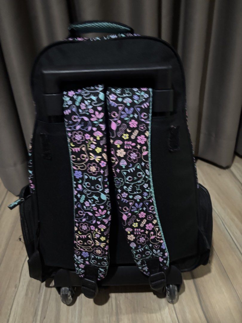 Smiggle trolley bag (Category: Stationery & School Supplies) located in Rizal. Submitted by cottoncandyspot (Listing ID 1462250340, Image 2). Description: May punit sa loob outside pocket.