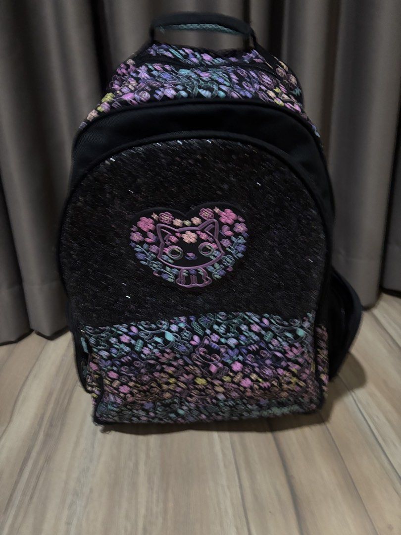 Smiggle trolley bag (Category: Stationery & School Supplies) located in Rizal. Submitted by cottoncandyspot (Listing ID 1462250340, Image 1). Description: May punit sa loob outside pocket.