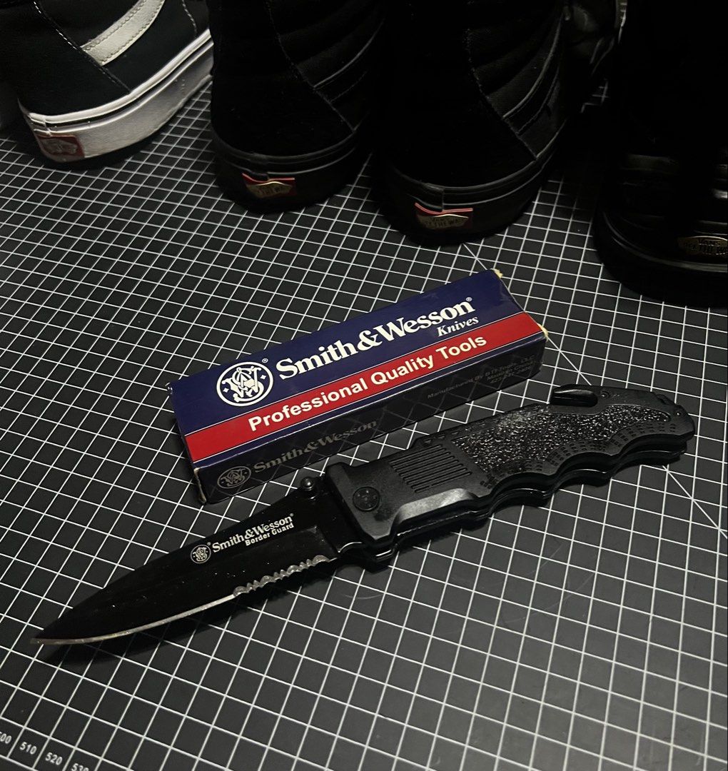 Smith & Wesson Border Guard Tanto (Category: Everything Else Others) located in Meycauayan. Submitted by trinidad_trading (Listing ID 1462244552, Image 1). Description: Smith & Wesson Border Guard Tanto New(With Box) .