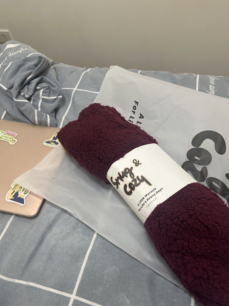 Snug Cozy Socks (Category: Coats, Jackets and Outerwear) located in Mandaluyong City. Submitted by samdaraman85047 (Listing ID 1462245817, Image 1). Description: Snug Cozy Socks (brand New) bought a different color already .