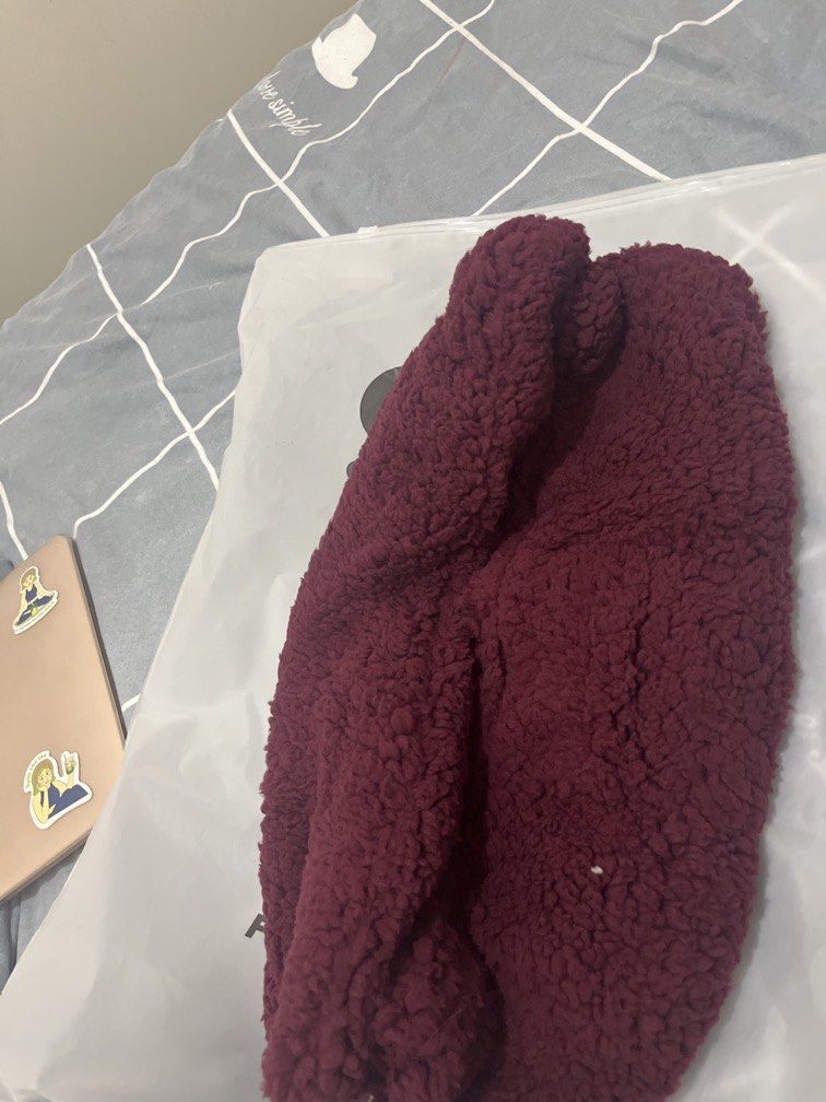 Snug Cozy Socks (Category: Coats, Jackets and Outerwear) located in Mandaluyong City. Submitted by samdaraman85047 (Listing ID 1462245817, Image 3). Description: Snug Cozy Socks (brand New) bought a different color already .