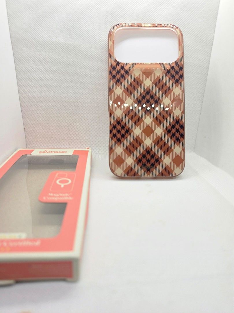 Sonix case for iphone 18 pro max (Category: Cases & Sleeves) located in Las Pinas. Submitted by jhered (Listing ID 1462103181, Image 3). Description: Sale Brandnew Original With magsafe Sale for 2500 Las pinas area.