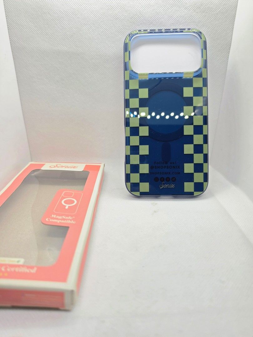 Sonix case for iphone 18 pro max (Category: Cases & Sleeves) located in Las Pinas. Submitted by jhered (Listing ID 1462103181, Image 1). Description: Sale Brandnew Original With magsafe Sale for 2500 Las pinas area.