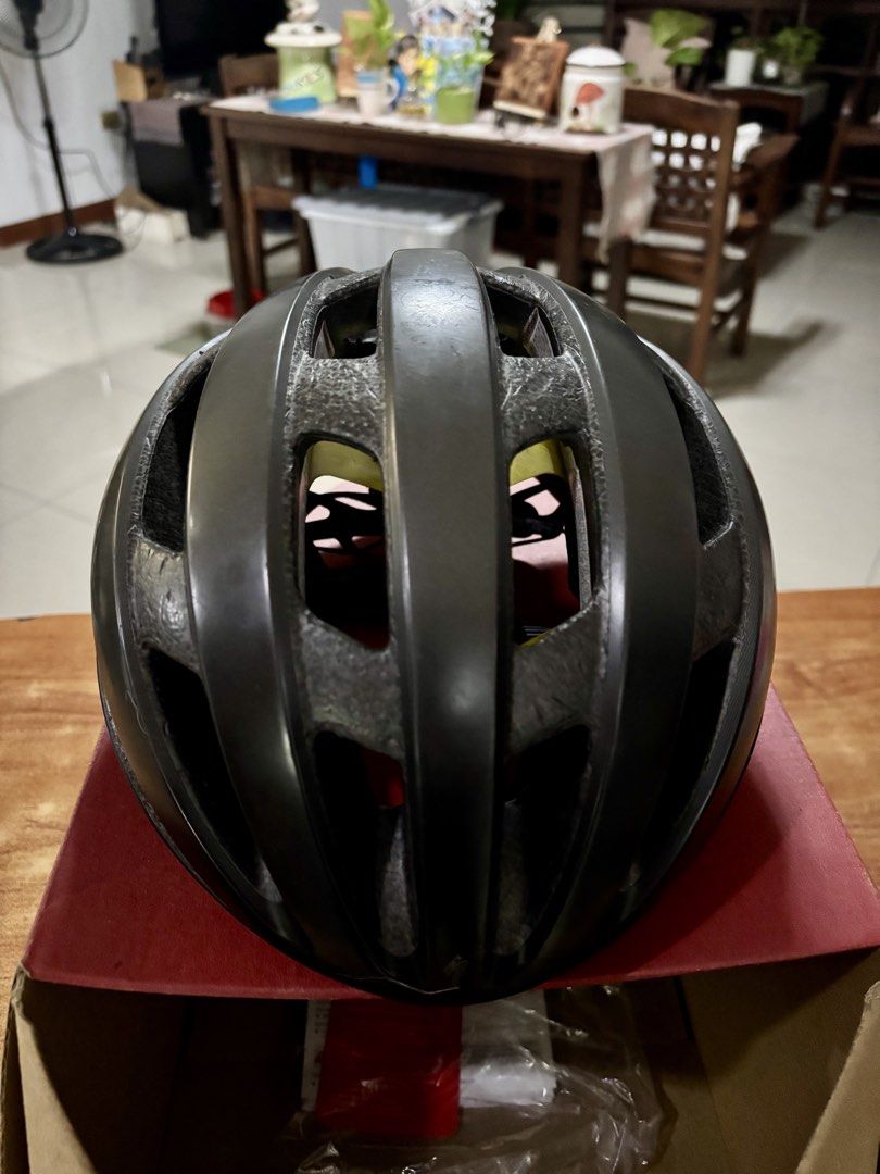 Specialized Airnet MIPS Helmet (Category: Bicycles) located in Quezon City. Submitted by zencrystal.2c363e (Listing ID 1462138655, Image 1). Description: - Specialized Airnet MIPS Helmet - Color: Matte Black - Size: Medium (55-59cm) - Features MIPS for enhanced protection - Excellent ventilation for comfort - Comes with original box - Ready for your next cycling adventure.