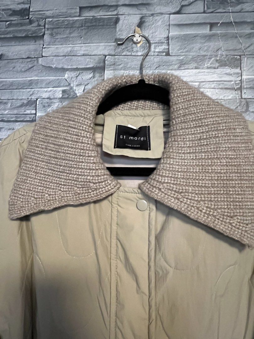 ST. MARDI Beige Knit Collar Jacket (Category: Coats, Jackets and Outerwear) located in Mandaluyong City. Submitted by prince_888 (Listing ID 1462048081, Image 3). Description: - Beige jacket from ST. MARDI - Cozy knit collar - Drawstring waist for a customizable fit - Two front pockets - Button and zip closure - Great for layering A great addition to your autumn ootd..