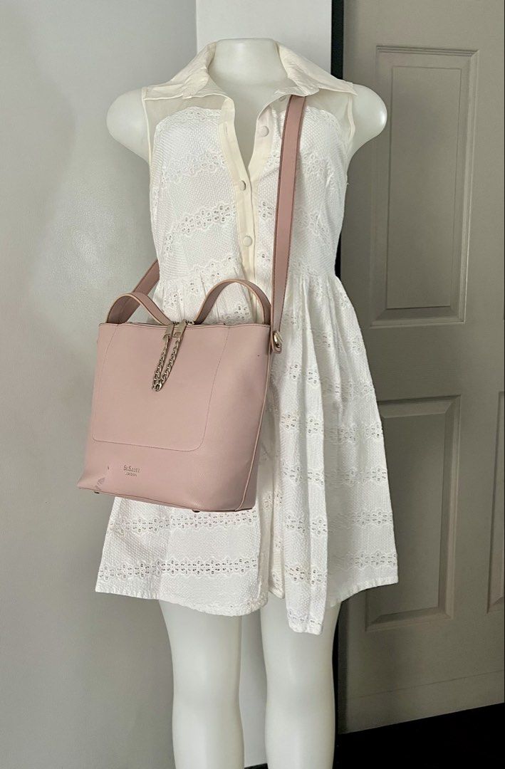 St Scott Sling Bag + White Dress (Category: Cross-body Bags) located in Las Pinas. Submitted by styled_n_preloved (Listing ID 1462141513, Image 1). Description: COMPLETE THE SCHOOL GIRL LOOK, SULIT PRICE for ₱350 only! 💕 > Cute White Dress • Size S but M on tag • above the knee length • Brand : Ienin > Baby pink St Scott London sling bag • Spacious compartment • Rubber lining of the handle needs replacement • slight color transfer (as shown on p