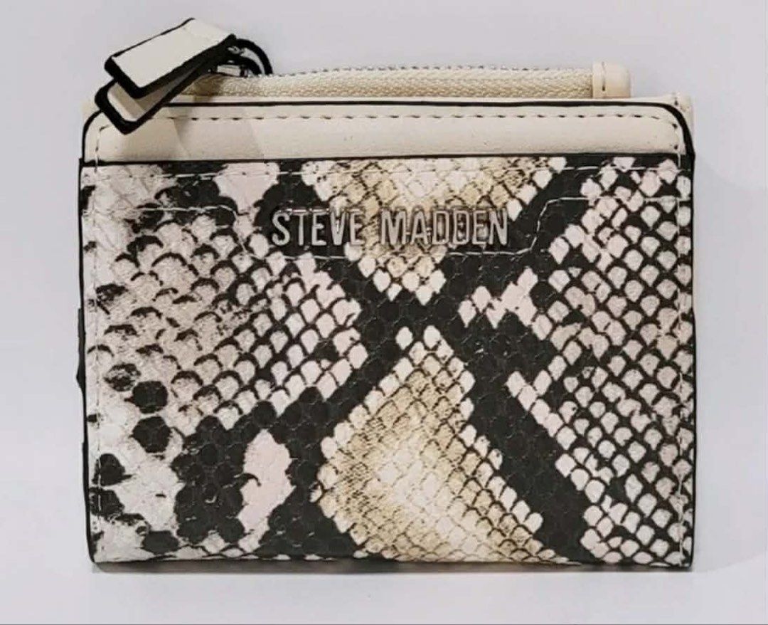 Steve Madden bifold wallet (Category: Wallets & Card holders) located in Cavite. Submitted by littlesweetshop (Listing ID 1462097177, Image 2). Description: Mop gcash Plus sf.