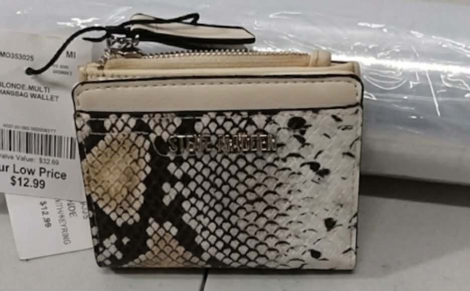 Steve Madden bifold wallet (Category: Wallets & Card holders) located in Cavite. Submitted by littlesweetshop (Listing ID 1462097177, Image 1). Description: Mop gcash Plus sf.