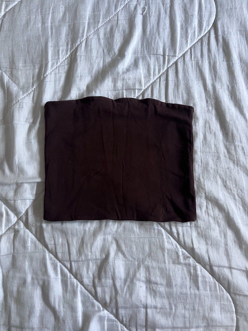Stradivarius Brown Tube Top (Category: Sleeveless) located in Taguig. Submitted by gingerderp (Listing ID 1462132823, Image 1). Description: Stylish closet staple! Get it now for your halloween costumes or basic everyday use! .