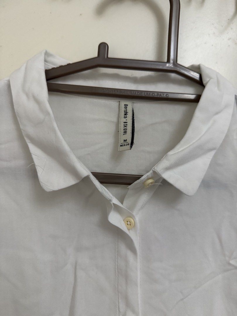 Stradivarius Long Sleeves (Category: Longsleeves) located in Makati City. Submitted by kdbl_ (Listing ID 1462085723, Image 2). Description: .