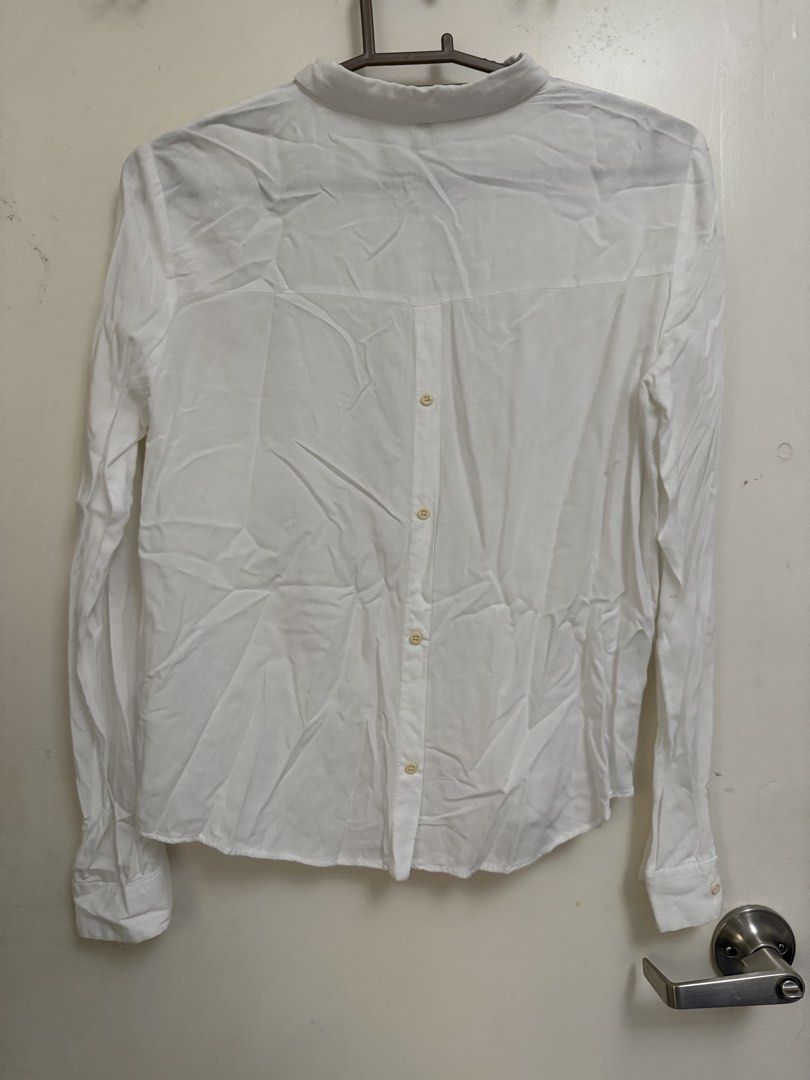 Stradivarius Long Sleeves (Category: Longsleeves) located in Makati City. Submitted by kdbl_ (Listing ID 1462085723, Image 3). Description: .