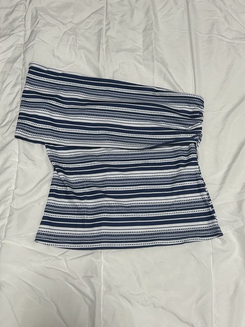 Striped Off-Shoulder Tube Top (Category: Others Tops) located in Malabon City. Submitted by sleepymatcha (Listing ID 1462239396, Image 1). Description: Blue and white striped tube top - Size: M - from SHEIN - price: 70 send pm if interested!.