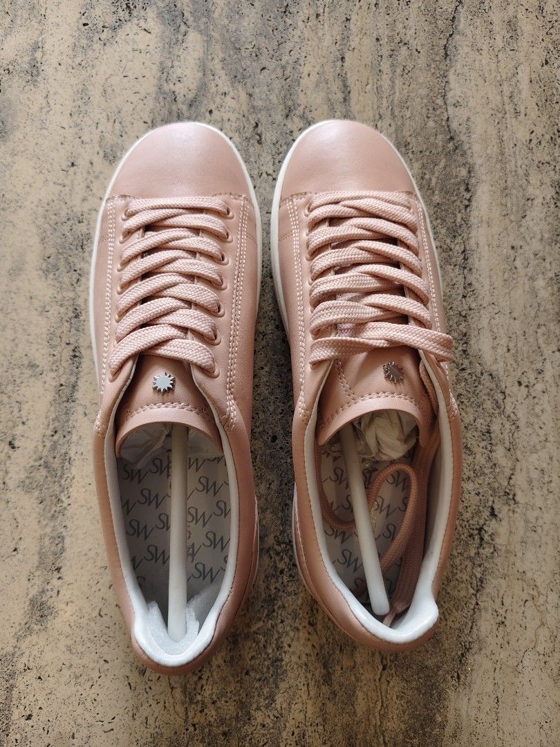 Stuart Weitzman livy leather sneaker sz 7 (Category: Sneakers) located in Mandaluyong City. Submitted by lovelabelsph (Listing ID 1462222253, Image 2). Description: Stuart Weitzman livy leather sneaker Php5,999 Free shipping New w/ box & dustbag Size US 7 (narrow) Measurements in inches Insole length 9.5 Insole width 3 Height 0.75 MOP Gcash, BPI or BDO More items at IG lovelabelsph .