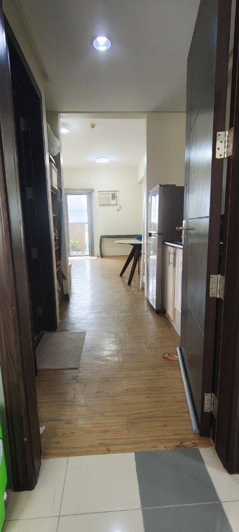 Studio with balcony (Category: Apartments & Condos) located in Manila. Submitted by krod28287 (Listing ID 1462162438, Image 3). Description: 33 sqm studio with balcony rush sale. owner leaving. clean title and papers ready to transfer direct buyers only..