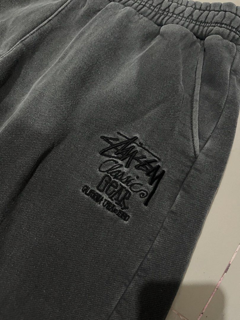 Stussy Classic Gear Sweatpants Grey (Category: Joggers) located in Sultan Kudarat. Submitted by c_jay28 (Listing ID 1462172543, Image 2). Description: - Grey Stussy sweatpants - Features Stussy logo and 'Classic Gear' embroidery on left thigh - Elastic waistband with adjustable drawstring - Convenient side pockets - Comfortable and stylish for everyday wear - Ideal for lounging or casual outings.