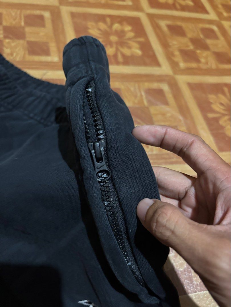 Stussy x Nike Sweatpants (Category: Joggers) located in Manila. Submitted by noribrahim.20 (Listing ID 1462118126, Image 3). Description: - Authentic Black Stussy x Nike Sweatpants - Iconic Stussy logo featuring global city names: New York, Los Angeles, Tokyo, London, Paris - Signature Nike swoosh detail - Convenient side zipper pockets - Comfortable elastic waistband and cuffs - Ideal for stylish and casual everyday wear.