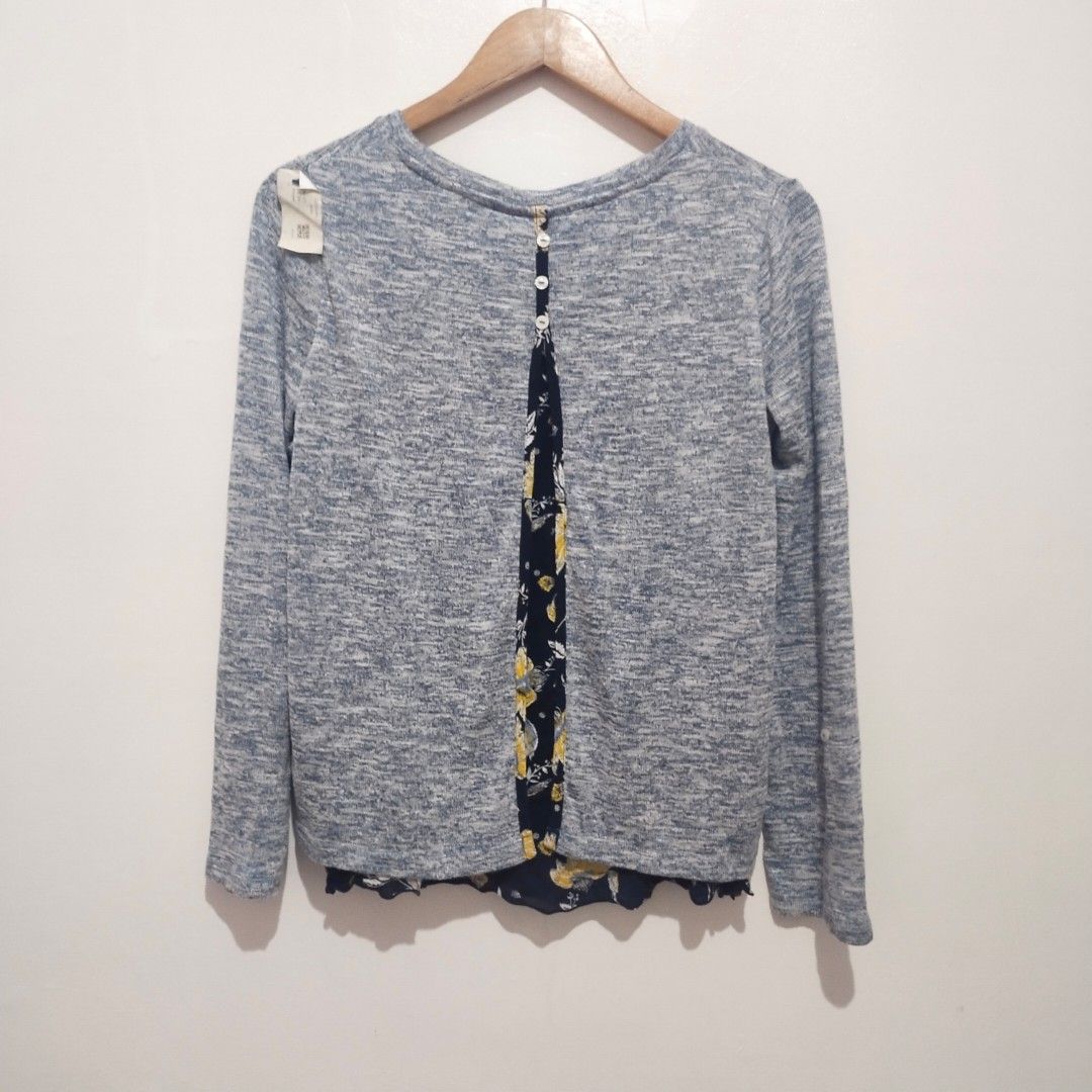 Style & Co. Blue Melange Long-Sleeve Layered Top (Category: Longsleeves) located in Subic. Submitted by mustardt_ (Listing ID 1462079751, Image 2). Description: A heather blue/grey marled knit long-sleeve top featuring a peek-a-boo dark floral accent layer at the bottom hem and a matching floral panel button-down detail down the back. size: 19in x 22.5in code: c740.