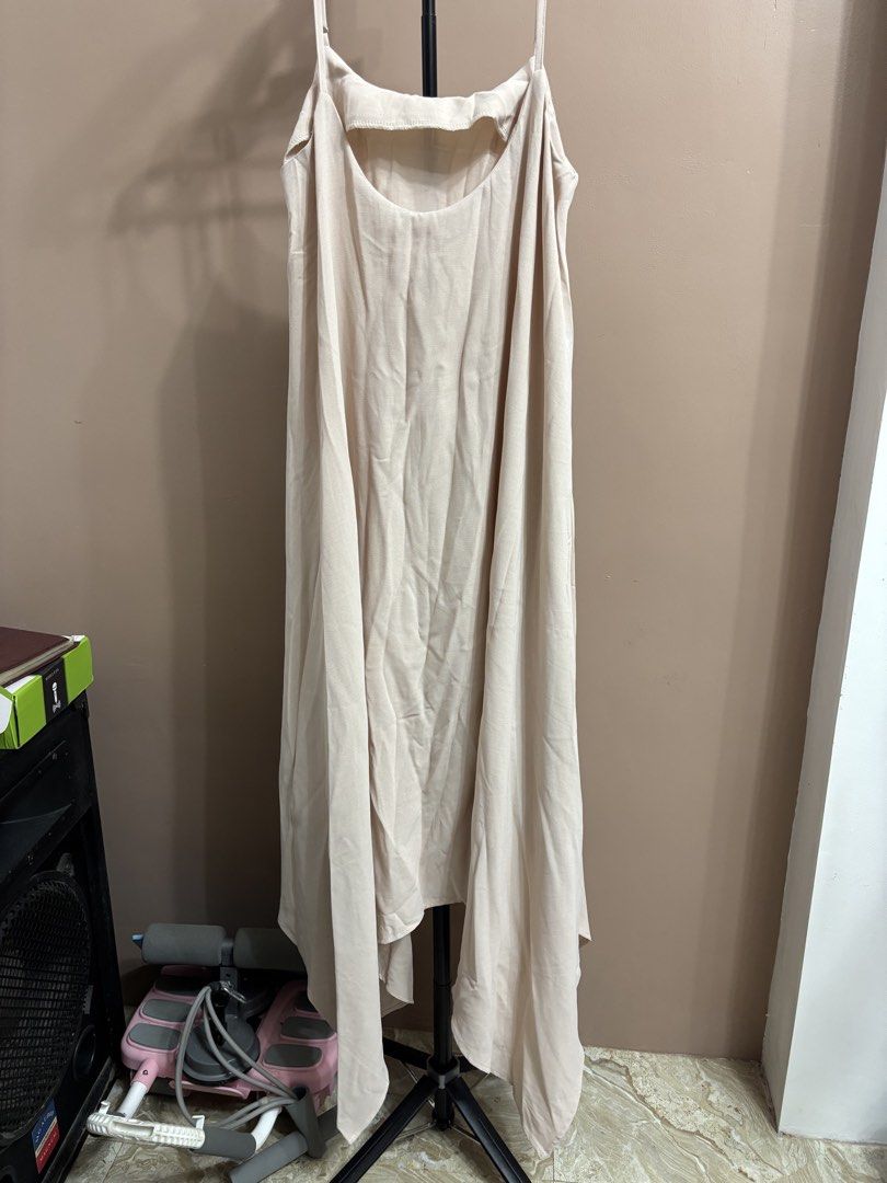 SUMMER DRESS (Category: Dresses) located in Batangas. Submitted by nishiaoui_04 (Listing ID 1462152430, Image 2). Description: Condition: Good condition 📌 No visible major stains or damage 📌 Actual item is shown in the photos 📌 Size Small - Medium 📌 Brand New (never been worn) 📌 From Shein 💌 Message me for measurements or additional photos! RFS: decluttering / no longer used.