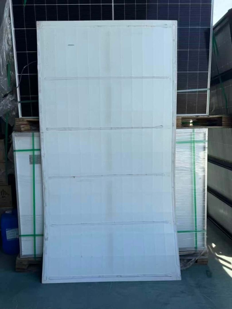 SUNMAN SMF520J-12X12UW Solar Panel 520W (Category: Lighting) located in Manila. Submitted by sunnysolar112255 (Listing ID 1462054788, Image 3). Description: - Brand: SUNMAN - Model: SMF520J-12X12UW - Power Output: 520W - Cell Technology: Mono-Si (Monocrystalline Silicon) - Dimensions: 2246mm x 1197mm x 2mm - Weight: 7.7kg - Max System Voltage: 1500V - Certified: Tested to IEC standards - Origin: Made in China - Key Features: High efficiency, ligh