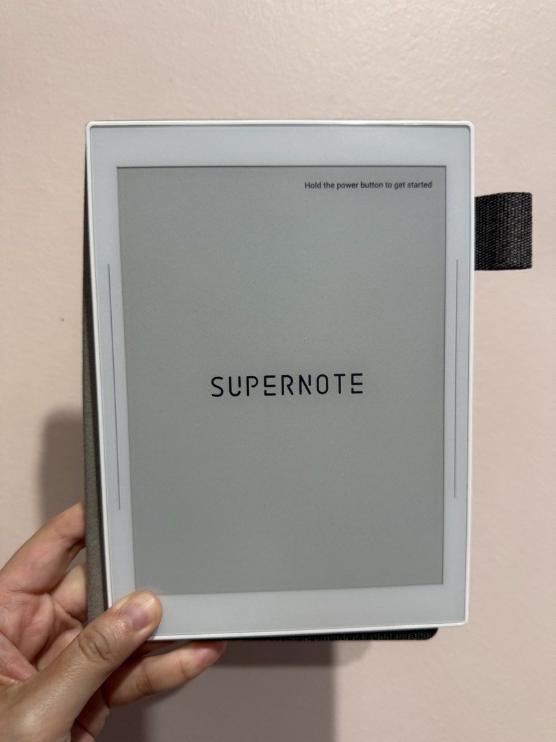 Supernote Digital Notebook E-reader with Case (Category: E-Readers) located in Singapore. Submitted by maxxiieeeebui (Listing ID 1462166939, Image 1). Description: - Supernote digital notebook - Includes grey fabric case - Perfect for note-taking and reading - USB-C charging port - Simple, functional, and easy to use design Screen Display Type 7.8” Glass EPD (ePaper display) Resolution 300 PPI (1404 x 1872) Film Show more information FeelWrite 2 