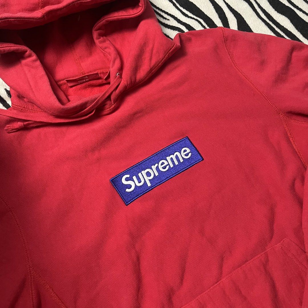 Supreme box logo hoodie (Category: Coats, Jackets and Outerwear) located in Manila. Submitted by royaldripmanila (Listing ID 1462217513, Image 3). Description: No issue W20 L26.