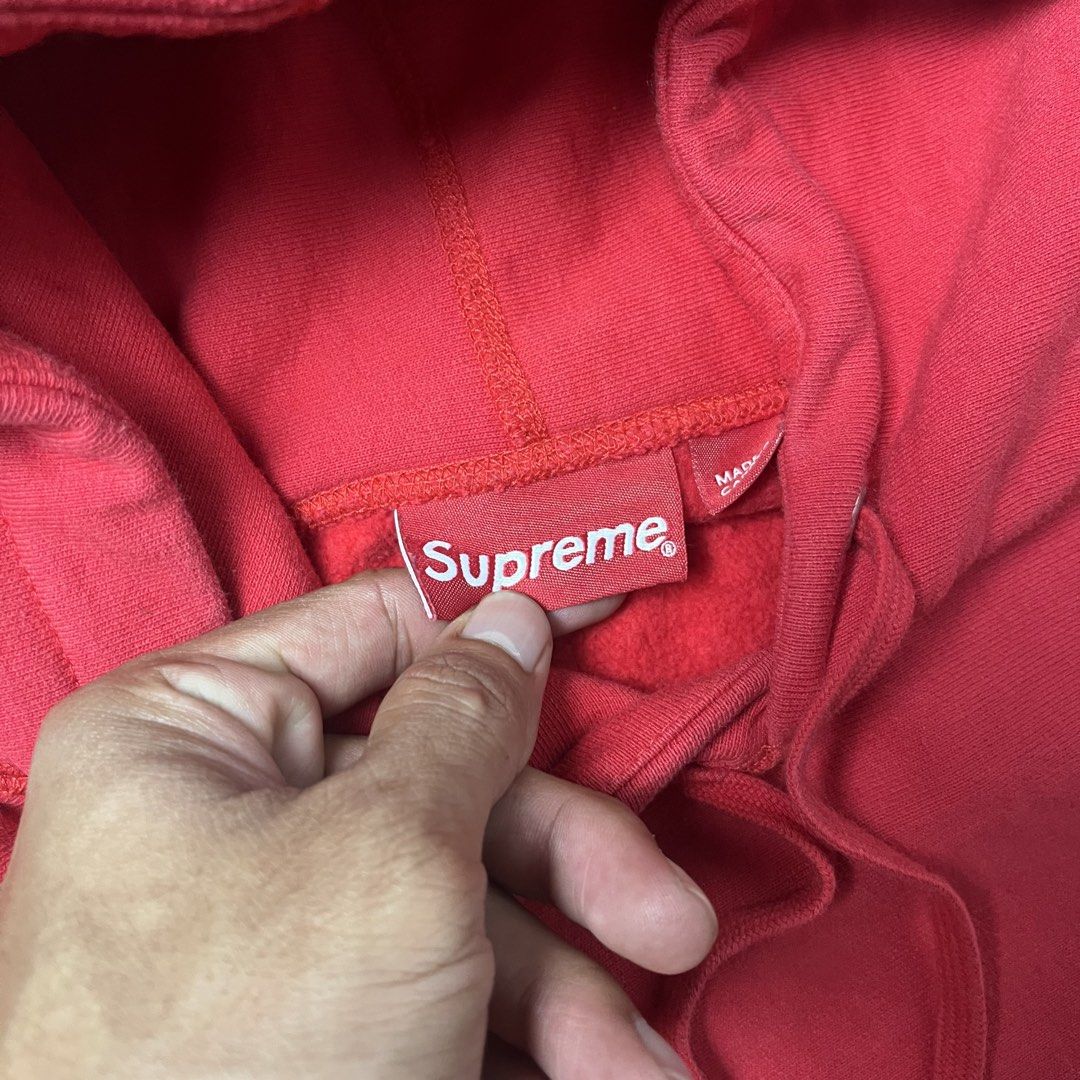 Supreme box logo hoodie (Category: Coats, Jackets and Outerwear) located in Manila. Submitted by royaldripmanila (Listing ID 1462217513, Image 2). Description: No issue W20 L26.
