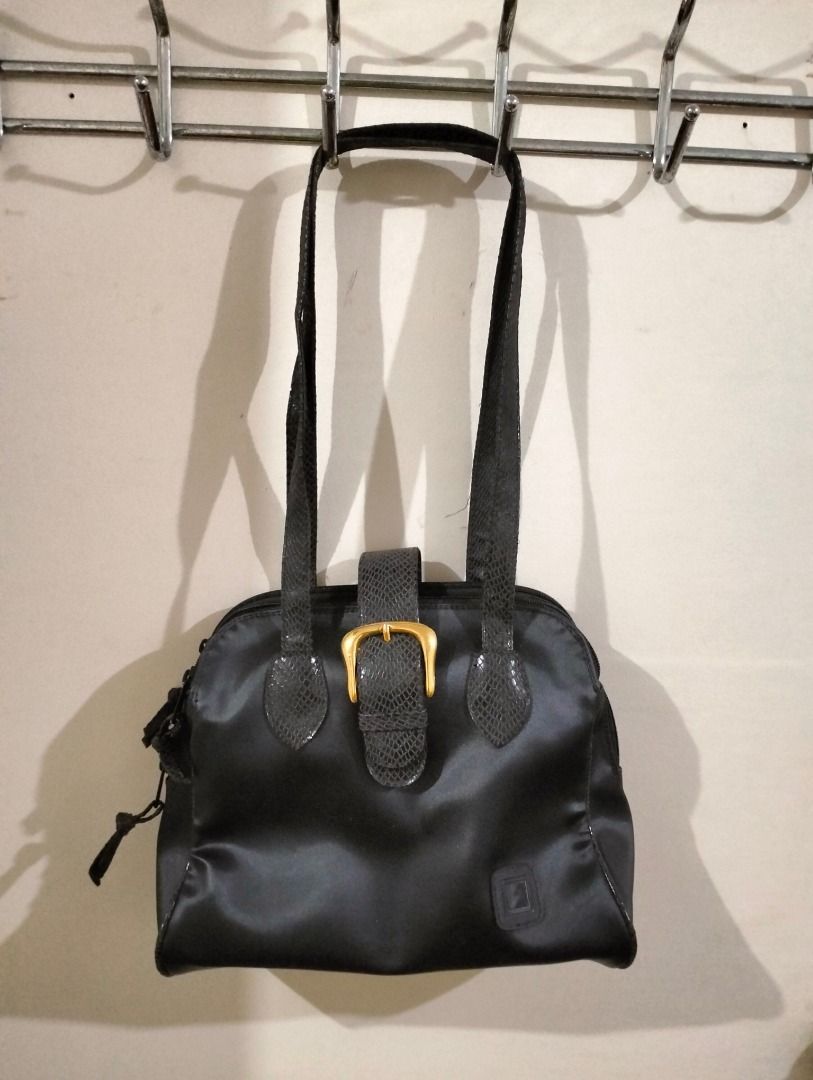 Sylvia Santos Black Sling Bag (Category: Shoulder Bags) located in Cabanatuan. Submitted by jbdg_2018 (Listing ID 1462185560, Image 1). Description: CROSSPOSTED wts lfb ph Sylvia Santos Black Sling Bag - Still in good condition - Signs of wear PHP 200 rfs: decluttering MOP: GCash MOD: J&T 📍 Cabanatuan City, Nueva Ecija.