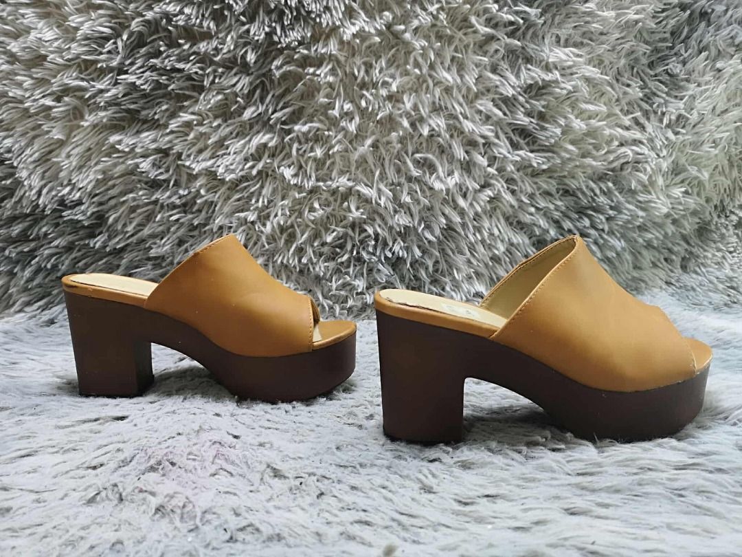 Tan faux Leather Platform Mule Sandals (Category: Wedges) located in Santa Cruz. Submitted by jmy_surplus.2 (Listing ID 1462082807, Image 3). Description: Size ; 23cm Color ; Tan Type ; Heels Brand ; No brand Material ; Leather Style ; Tan leather Peep Toe Chunky Heeled Mules LR 171 JMY 4 Batch #220.