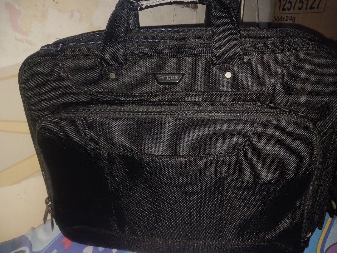 Targus Checkpoint Friendly Laptop Bag (Category: Laptop Bags & Sleeves) located in Manila. Submitted by co.kirara (Listing ID 1462083275, Image 1). Description: 6 Compartments Magnetic Handle Can Fit 2 Laptop Have protective sides foam for laptop Have Strap Have Compartments for Usb, Documents, Etc.. (bought in us, authentic).