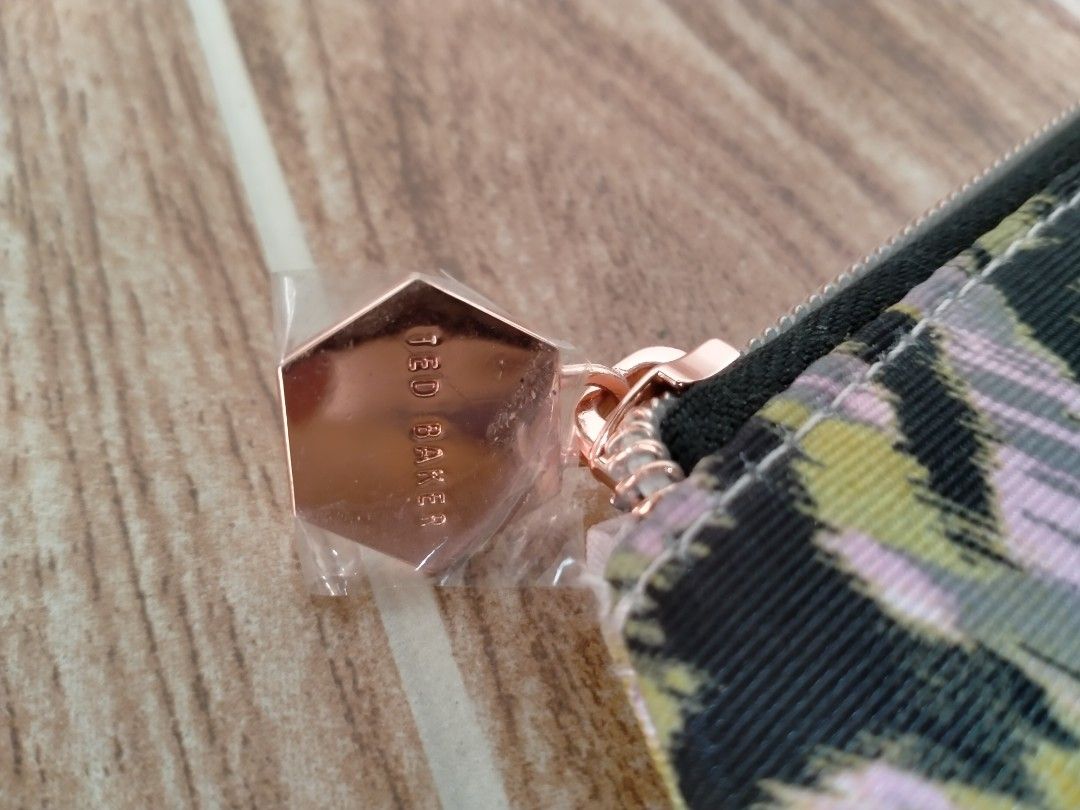 TED BAKER LONDON POUCH BAG (Category: Purses & Pouches) located in Cabuyao City. Submitted by Bike_Clothing10 (Listing ID 1462057977, Image 2). Description: READ FIRST.. FOR SALE: TED BAKER LONDON BEAUTY POUCH BAG Brandnew Legit DIMES: 10X8 INCHES PRICE: 650 + SF PICK UP OR SHIPPING ONLY LOC: Cabuyao Laguna -NO COD/COP- 📩PM FOR INQUIRIES -Thanks-.