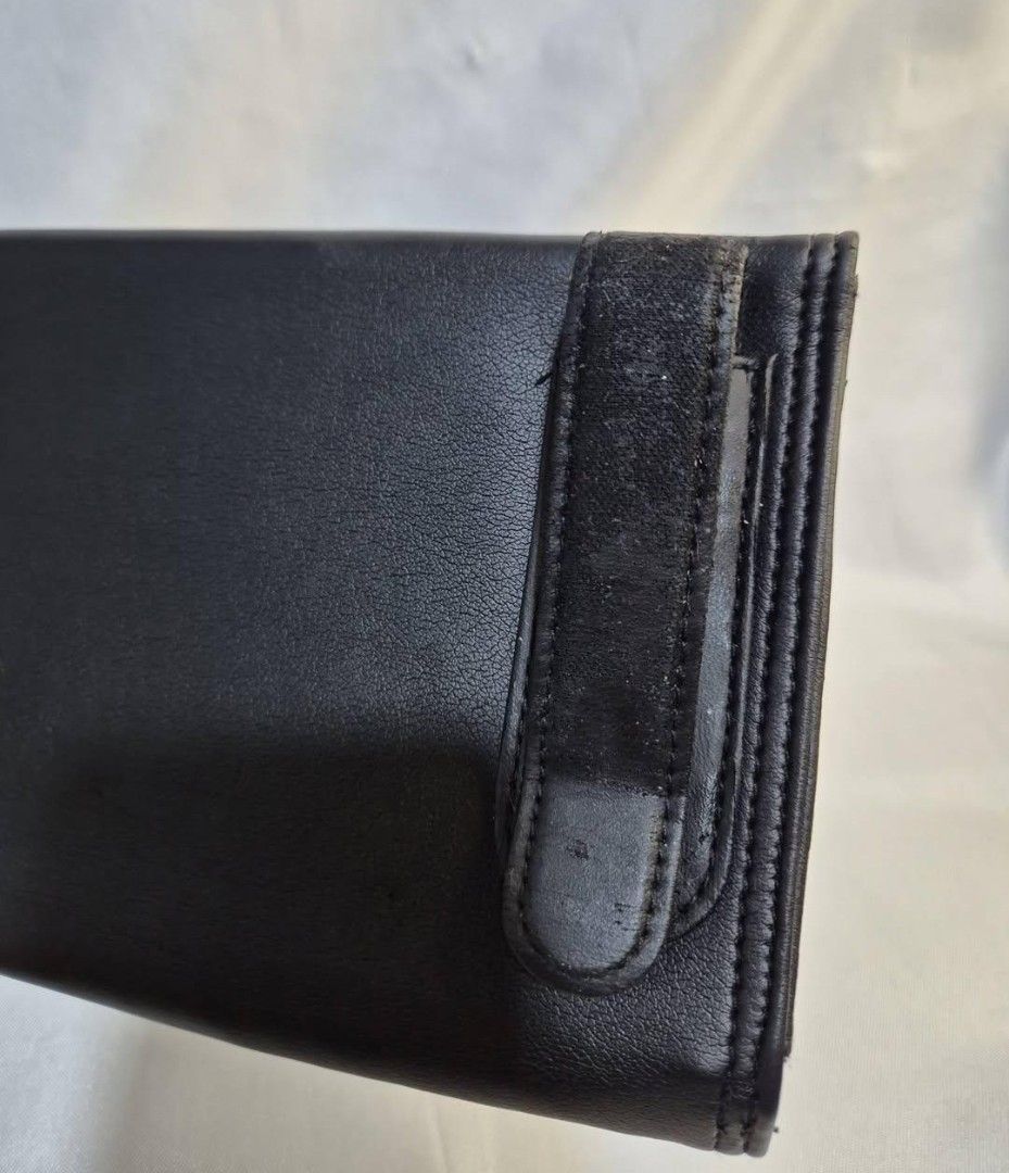 Tempo Black Leather Tissue Holder Pouch (Category: Purses & Pouches) located in Manila. Submitted by princessahshop (Listing ID 1462138383, Image 3). Description: For sale! Tissue holder (pwede isabit sa car/ebike)As Is ₱99 only + sf ♦️Synthetic leather material ♦️Issue may rubs n ung sabitan sa likod.