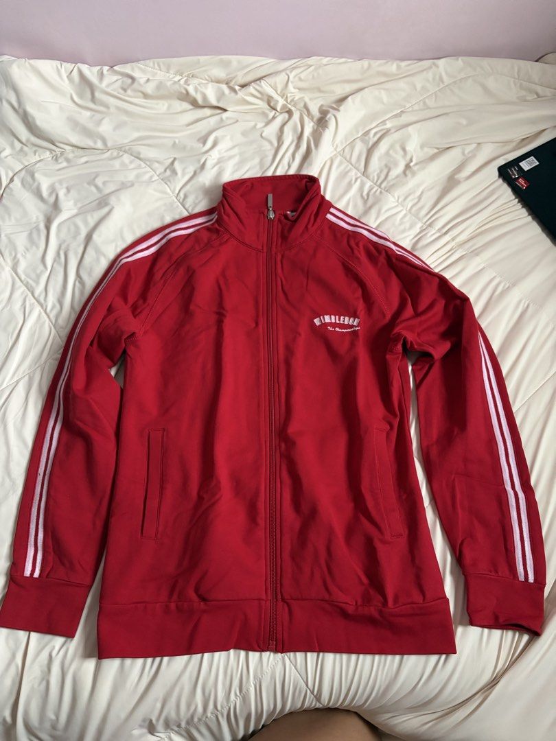 Tennis Wimbledon Vintage Jacket (Category: Racket and Ball Sports) located in Santa Cruz. Submitted by narda_ (Listing ID 1462070101, Image 1). Description: Official championship merchandise .
