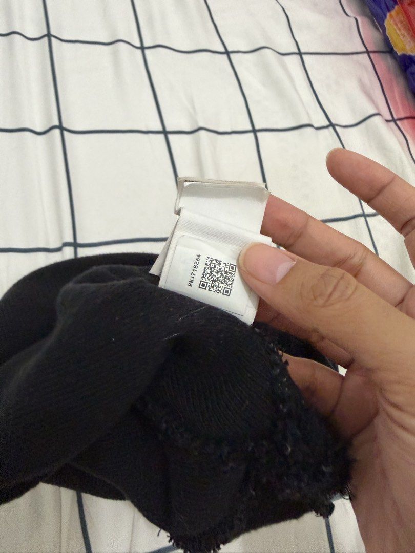 THE NORTH FACE BEANIE (Category: Hats & Beanies) located in Taguig. Submitted by xioadery (Listing ID 1462086786, Image 2). Description: 🌈AUTHENTIC ! FIXED 📍 RIBBED WARM ✅ BOUGHT IN KOREA ❤️ COMPLETE INSIDE TAGS QR AND HOLO ✅CHECK ALL DETAILS .